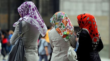 Des femmes portant le voile, à Cologne (Allemagne), le 20 juillet 2011. (OLIVER BERG / DPA / AFP)