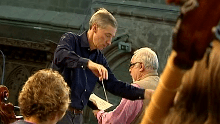 Robert King, le Chef du King's Consort en répétition pour "Le Messie" de Haendel 
 (France 3 Culturebox)