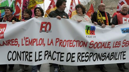 Des manifestants d&eacute;filent contre le pacte de responsabilit&eacute;, le 18 mars 2014, &agrave; Toulouse (Haute-Garonne). (ERIC CABANIS / AFP)