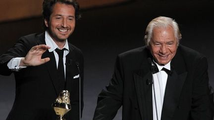 Edouard Baer et michel Galabru aux Molières 2011
 (Patrick Kovarik/AFP)