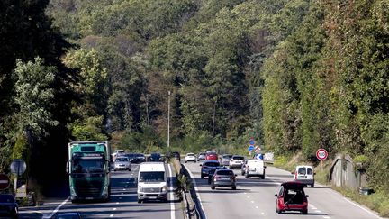 Véhicules sur la N118 en Ile-de-France (photo d'illustration, 24 septembre 2023).  (VINCENT ISORE / MAXPPP)