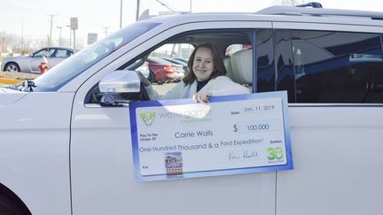 Carrie Walls a gagné 100 000 dollars et une voiture à la loterie de Virginie. (VIRGINIA LOTTERY)