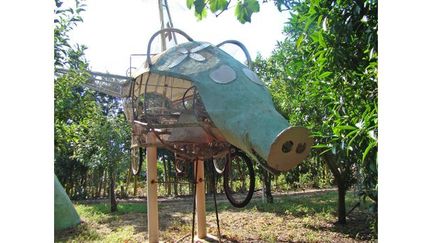 Jardin fantastique à San Sperate, en Sardaigne
 (-)