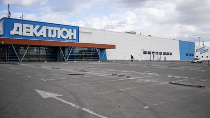 Un magasin Decathlon à Moscou, en Russie, le 4 avril 2020. (ALEXEY FILIPPOV / SPUTNIK / AFP)