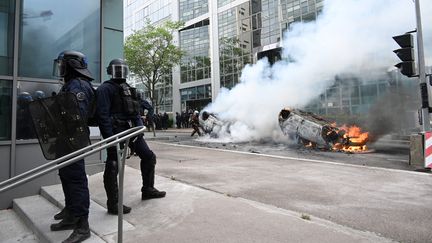 Des policiers lors des émeutes à Nanterre le 29 juin 2023. (BERTRAND GUAY / AFP)