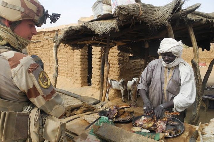 Un soldat français de l’opération «&nbsp;Barkhane&nbsp;», le 1ᵉʳ&nbsp;avril 2019, à Gossi, dans le centre du Mali.  (DAPHNE BENOIT/AFP)