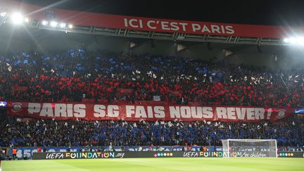 Des supporters du PSG au Parc des Princes pour les huitièmes de finale retour face au Real Madrid le 6 mars 2018 (MAXPPP)