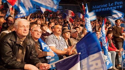 Des militants du Front national &eacute;coutent un discours de Marine Le Pen, le 17 avril 2012 &agrave; Paris. (MAXPPP)