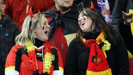 Des supportrices belges lors du match France-Belgique &agrave; Saint-Denis (Seine-Saint-Denis), le 15 novembre 2011. (JACQUES DEMARTHON / AFP)