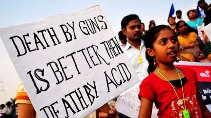 Rassemblement de femmes à Madras, en Inde, le 3 mars 2013. Les manifestants protestent contre les attaques à l'acide envers les femmes et demandent des aides médicale et juridique pour ces dernières. (The Times of India/ S L Shanth Kumar)