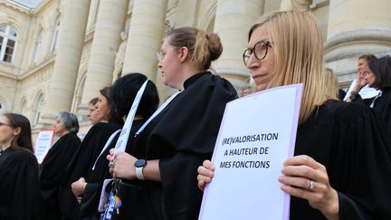 Des greffiers ont également manifesté à Amiens, le 26 juin 2023. (HASLIN / MAXPPP)