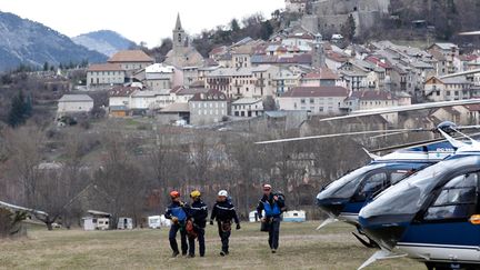 &nbsp; (Le village de Seyne-les-Alpes se prépare à accueillir des centaines de proches des victimes ces prochains jours © REUTERS)