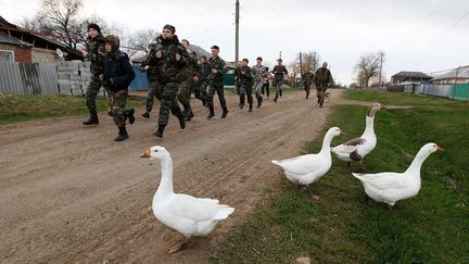 par une course autour du village de Sengileyevskoye…
 
 

  ( REUTERS / Eduard Korniyenko)