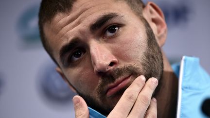 Karim Benzema, l'avant-centre du Real Madrid et de l'équipe de France, le 25 mars 2015 au Stade de France à Saint-Denis (Seine-Saint-Denis). (FRANCK FIFE / AFP)