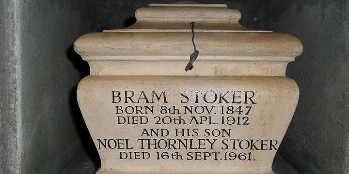 Urne de Bram et Noël Stoker
 (DR)