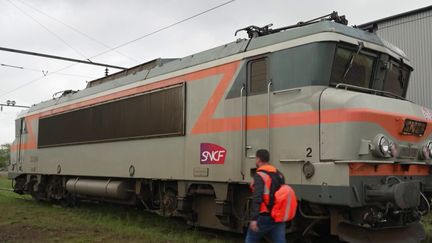 SNCF : un train Paris-Clermont reste bloqué toute une nuit (France 2)