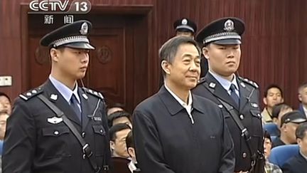 Bo Xilai, le 25 octobre 2013 &agrave; Jinan (Chine) lors de son proc&egrave;s en appel. (CCTV / AFP)