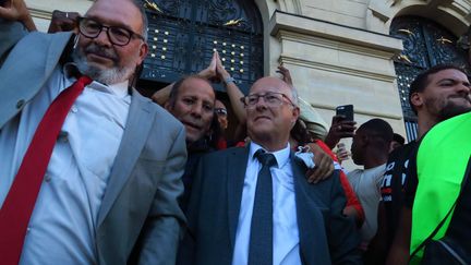 Patrick Chaimovitch, le maire EELV de Colombes (au centre), le 28 juin 2020. (OLIVIER BUREAU / MAXPPP)