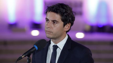 Le ministre de l'Education nationale, Gabriel Attal, s'exprime à Paris, le 13 octobre 2023, après le meurtre d'un enseignant à Arras. (GEOFFROY VAN DER HASSELT / AFP)