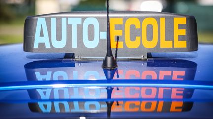 A driving school car in Montbéliard (Franche-Comté) on August 11, 2023. (LIONEL VADAM / MAXPPP)