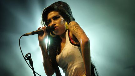 La chanteuse britannique Amy Winehouse sur la scène des Eurockéennes de Belfort (France) le 29 juin 2007 (JEFF PACHOUD / AFP)