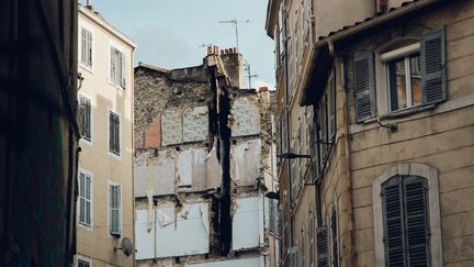 La rue d'Aubagne, à Marseille, le 7 novembre 2018, deux jours après l'effondrement de deux immeubles. (Theo Giacometti / Hans Lucas / AFP)