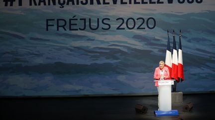 Marine Le Pen, présidente du Rassemblement national,&nbsp;lors de son discours de rentrée à Fréjus (Var), le 6 septembre 2020 (photo d'illustration). (VALERY HACHE / AFP)