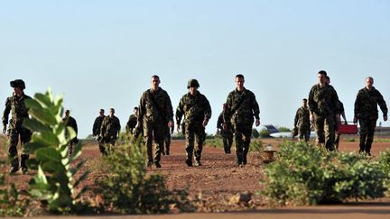 Des soldats fran&ccedil;ais sur la base a&eacute;rienne&nbsp;militaire 101 de Bamako (Mali), le 14 janvier 2013.&nbsp; (ISSOUF SANOGO / AFP)