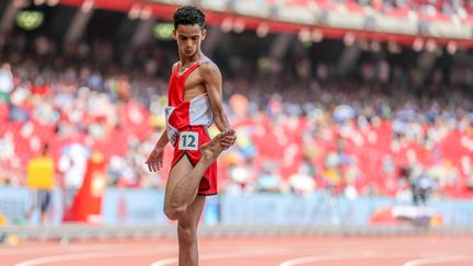 Le coureur y&eacute;m&eacute;nite Abdullah Al-Qwabani a couru les s&eacute;ries du 5 000 m pieds nus, mercredi 26 ao&ucirc;t,&nbsp;lors des Mondiaux de P&eacute;kin (Chine). (MICHAEL KAPPELER / DPA / AFP)