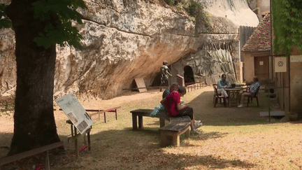 Dordogne : deux sites préhistoriques à vendre pour 2 200 000 euros (France 2)