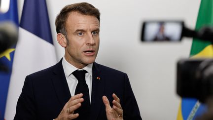 Le président français Emmanuel Macron s'exprime lors d'une conférence de presse à Rio de Janeiro, au Brésil, le 19 novembre 2024, après avoir assisté au sommet du G20. (LUDOVIC MARIN / AFP)