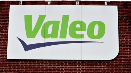 Sigle de l'équipementier automobile Valeo, ici apposé sur le site de Mondeville. (AFP/MYCHELE DANIAU)