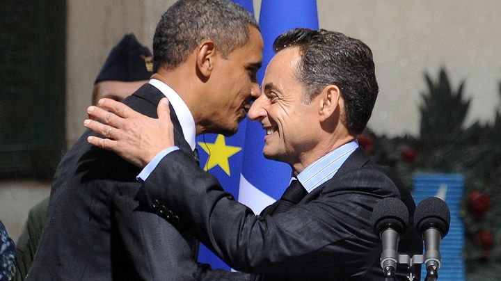 Barack Obama et Nicolas Sarkozy, le 4 novembre 2011 &agrave; Cannes (Alpes-Maritimes), &agrave; l'occasion du G20. (JEWEL SAMAD / AFP)