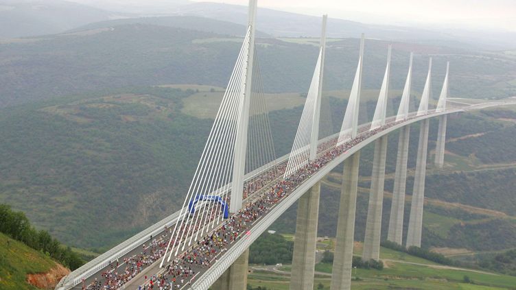 Chef D Oeuvre D Architecture Industrielle Le Viaduc De Millau A 10 Ans