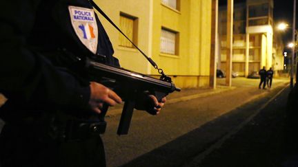 Une perquisition menée à Carcassonne (Aude), le 20 novembre 2015.&nbsp; (MAXPPP)