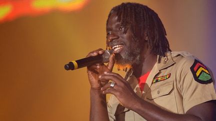 Tiken Jah Fakoly au Casino de Paris le 26 novembre 2012 lors de la soirée des Grands Prix de la SACEM
 (AFP/MIGUEL MEDINA)