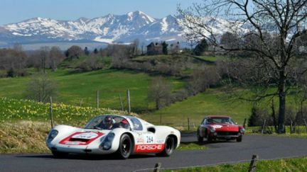 Jacques Laffite au volant du Porsche 910 sur le Tour Auto 2013