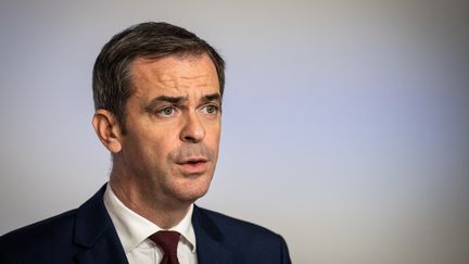 Le porte-parole du gouvernement Olivier Véran lors d'un compte-rendu de Conseil des ministres, le 22 novembre 2023 à Paris. (XOSE BOUZAS / HANS LUCAS VIA AFP)