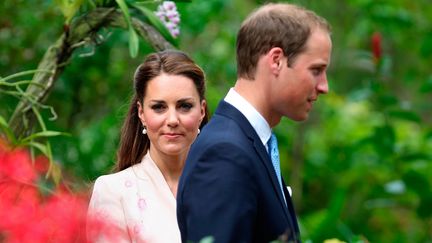 Le prince britannique William et sa femme Kate, le 11 septembre 2012 dans les jardins botaniques de Singapour. (STEPHEN MORRISON / POOL)