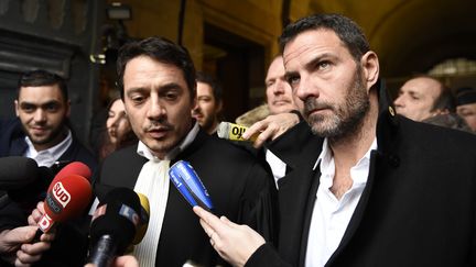 Jérôme Kerviel et&nbsp;son avocat David Koubbi quittent le palais de justice de Paris, le 18 janvier&nbsp;2016, (ERIC FEFERBERG / AFP)