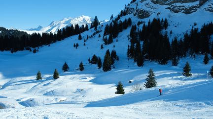 Le domaine skiable de Praz-sur-Arly (Haute-Savoie), le 19 décembre 2021. (AMANDINE BAN / HANS LUCAS / AFP)