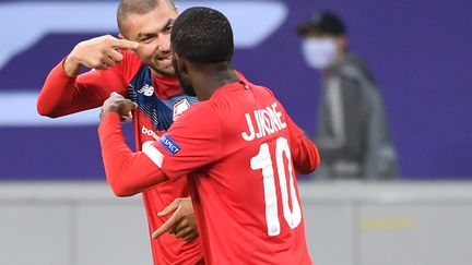 Aussitôt entré, aussitôt décisif, Burak Yilmaz a sauvé la soirée du LOSC. (DENIS CHARLET / AFP)