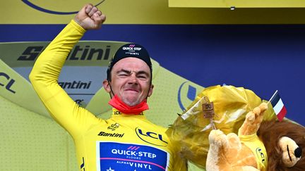 Le Belge Yves Lampaert avec le maillot jaune du Tour de France, le 1er juillet 2022 à Copenhague.&nbsp; (ANNE-CHRISTINE POUJOULAT / AFP)