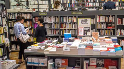 Pendant la 4e édition du Pari des libraires, à la Librairie de Paris, le 29 mai 2018 (BRUNO LEVESQUE / MAXPPP)