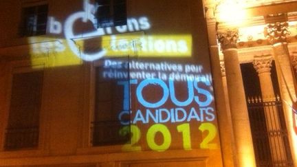 Sur le mur de l'Assemble nationale, "Tous candidats en 2012" (AB)