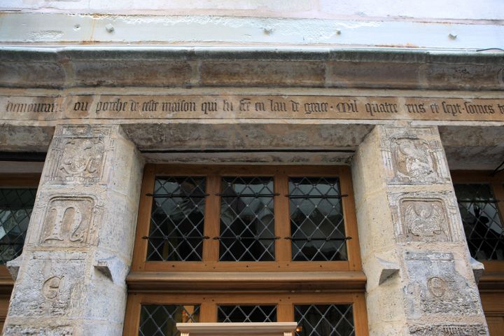 Inscriptions on the facade of Nicolas Flamel's house, rue de Montmorency, in Paris.  (PHOTO12 / GILLES TARGAT)