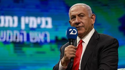 Le Premier ministre israélien Benyamin Nétanyahou lors d'une interview à Jérusalem, le 16 mars 2021. (MENAHEM KAHANA / AFP)