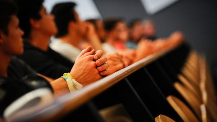 Des étudiants dans un amphithéâtre de l'université de Bourgogne, dans la Nièvre, le 13 septembre 2019. (PIERRE DESTRADE / MAXPPP)