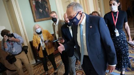 Le leader de la majorité démocrate au Sénat, Chuck Schumer au Capitole des États-Unis, le 7 octobre 2021 à Washington&nbsp;(Etats-Unis). (WIN MCNAMEE / GETTY IMAGES NORTH AMERICA / AFP)