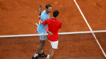 La dernière confrontation entre Novak Djokovic et Rafael Nadal remonte à&nbsp;octobre 2020, lors de la finale de Roland Garros. (THOMAS SAMSON / AFP)